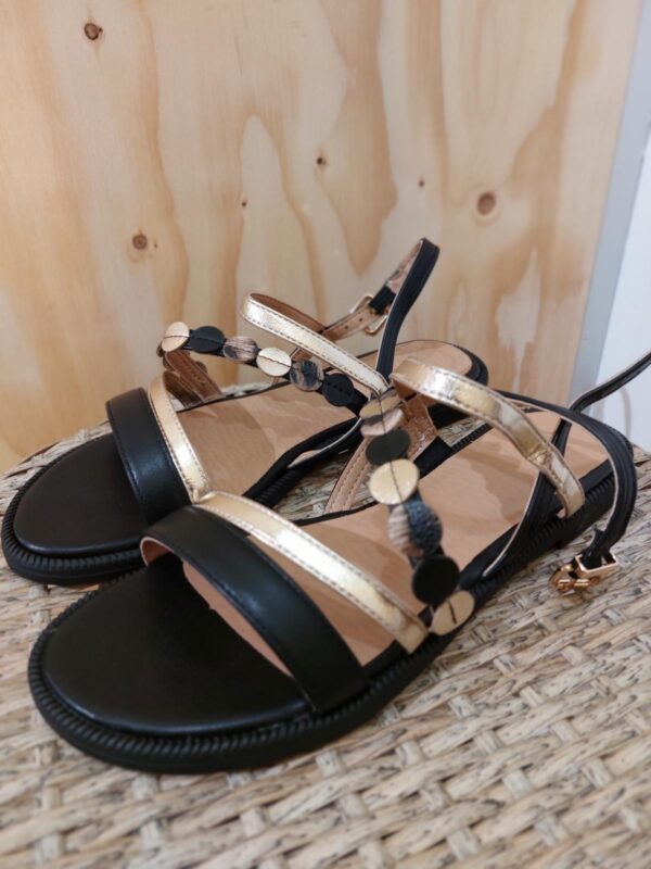 Sandal with shiny strap with decoration black