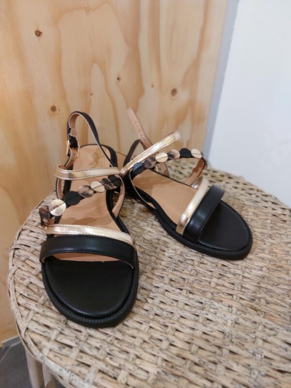 Sandal with shiny strap with decoration black