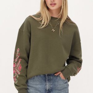 Donkergroene sweater met roze embroidery