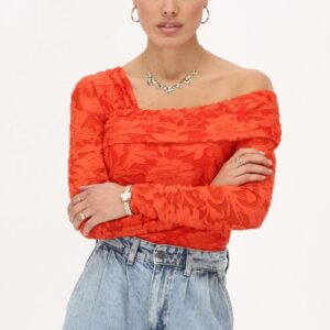 Oranje asymmetrische top met bloemen