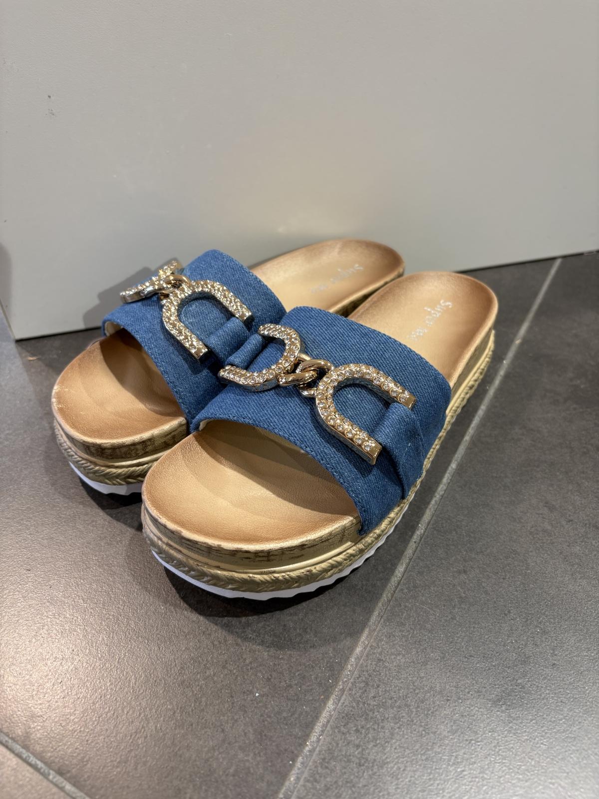 Jeans slippers met gouden gesp