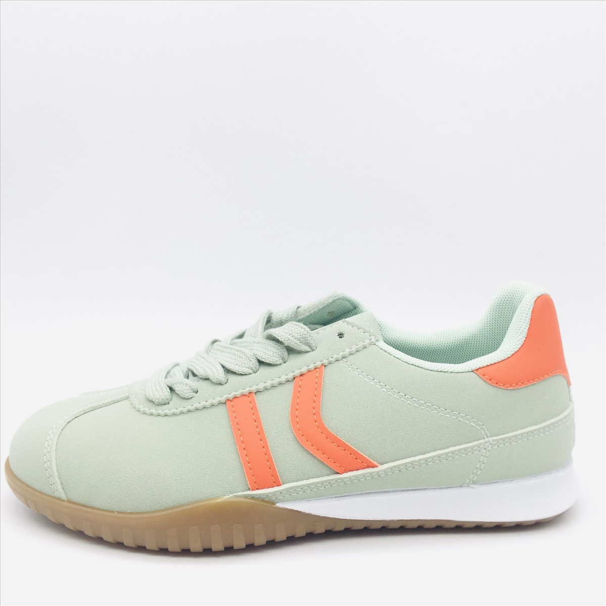 Sneakers light green met oranje detail