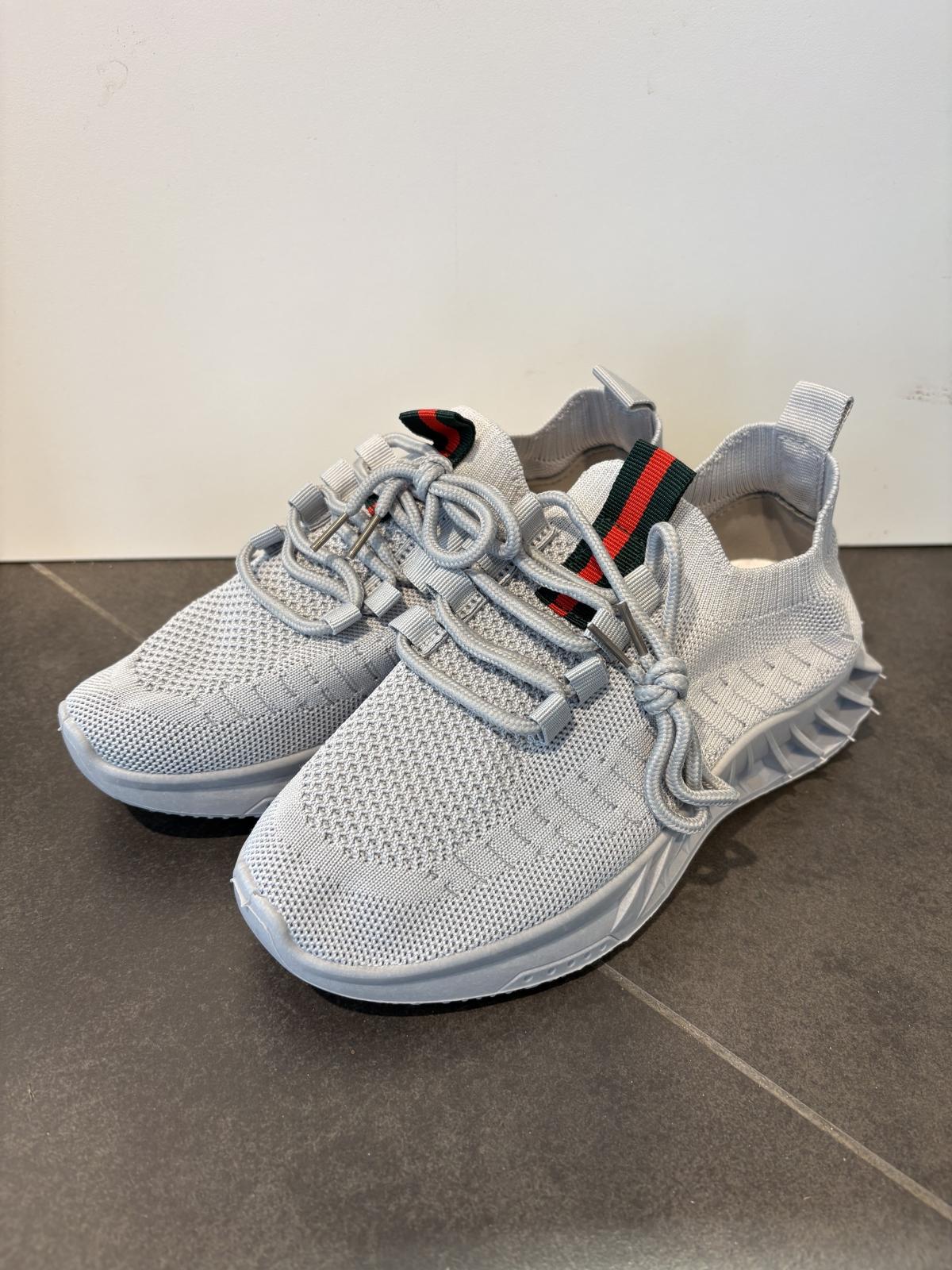 Holly sneaker
