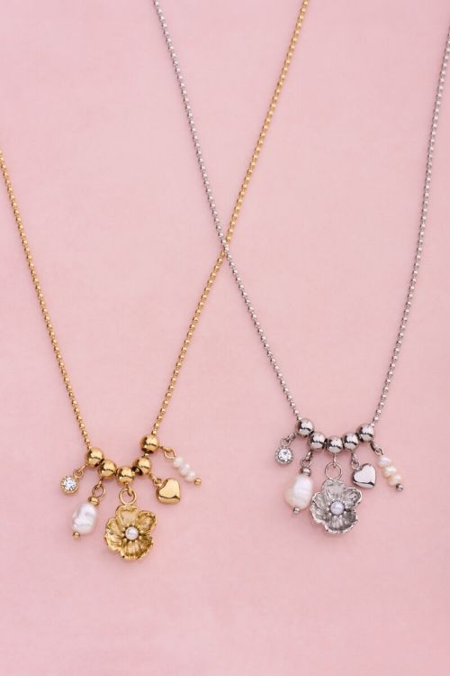 Ketting met ranonkel bloem en zoetwaterparels ZILVER