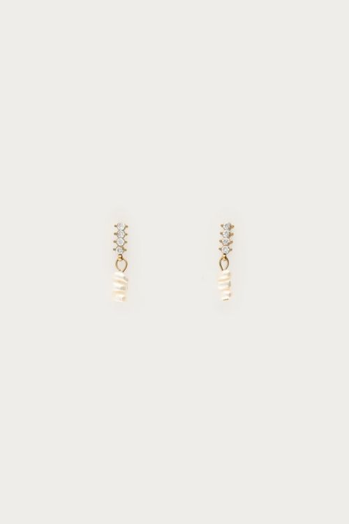 Studs met strass stenen en zoetwaterparel GOUD