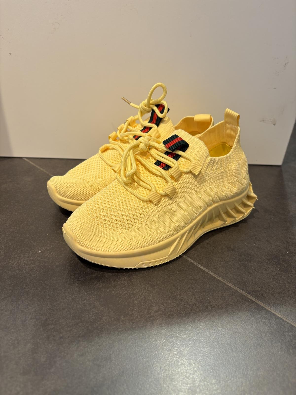 Holly sneaker