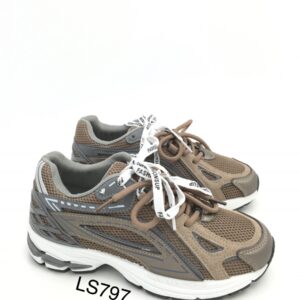 Sporty sneakers bruin